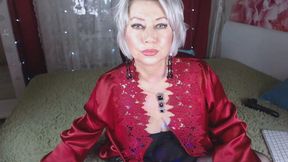 Sexy COUGAR AimeeParadise opens her wide wet cunt for deep fucking