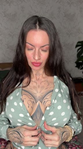 Natural big tit onlyfan babe exposes her boobs