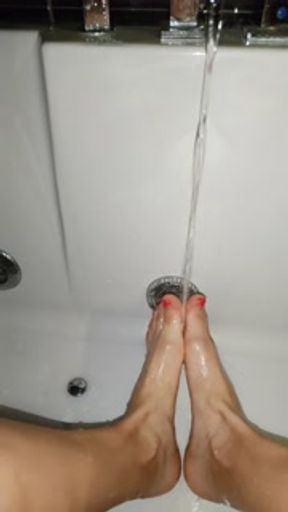 fun in the bathtub - naughty milf knows how to do it
