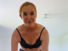 Webcam busty blonde stripped covered by oil anal masturbate