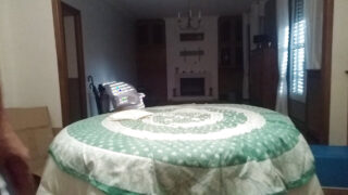 Kurvige, mollige europäische Amateur-Schwule in Dessous und Strümpfen werden in den Arsch gefickt