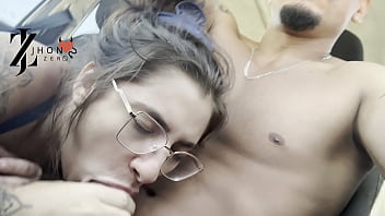 oral babado no carro em movimento