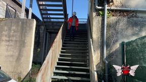 apres une visite de chantier, je me change... et un peu plus sur le parking