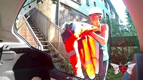apres une visite de chantier, je me change... et un peu plus sur le parking