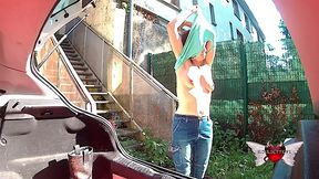 apres une visite de chantier, je me change... et un peu plus sur le parking