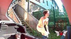 apres une visite de chantier, je me change... et un peu plus sur le parking