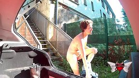 apres une visite de chantier, je me change... et un peu plus sur le parking
