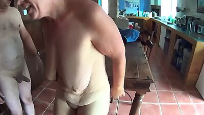 Suzisoumise the mature whore fucked twice by her guest.