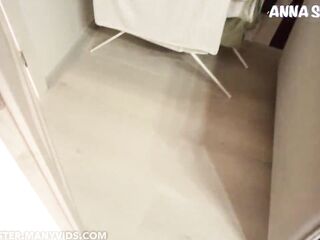 I inadvertently saw greater amount on her phone than I needed.