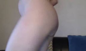 un gode dans ma chatte sa  queue dans ma bouche