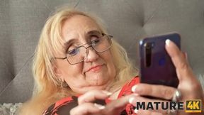 Mature Beauty Moniq in Lingerie and Stockings Enjoys Intense Pleasure - A Must-See!