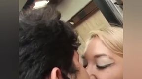 rico arrimo en el metro si me encuentras no dudes en acercarte