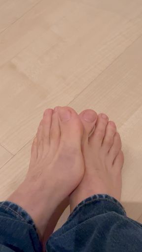 My toes are waiting for you...