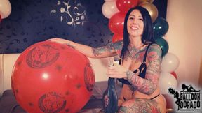 Megans New Year Balloon popping Party 4K UHD Version