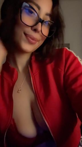 Blonde, curvy pro singer reveals her favorite tune in a steamy solo