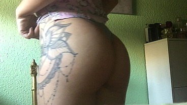 teen masturbating wet her panties