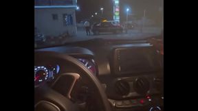 O namorado da minha enteada me fodeu no carro no posto de gasolina e eu pedia mais rola chamando ele de amorzinho