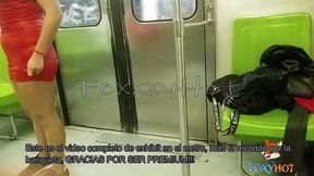 exhibiendome en el transporte colectivo metro de la ciudad de mexico mostrando el culo y quitandome la tanga