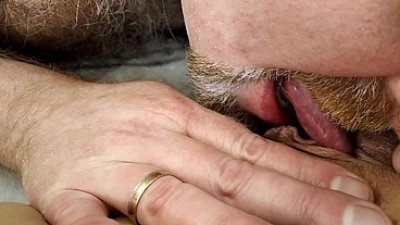 The pussy of a beloved woman: processing the material with fingers, tongue and dick ...))) (full version)