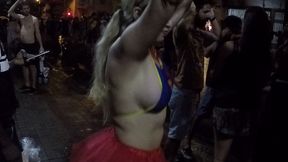 mirella mansur aprontando e fazendo far putaria na rua augusta no carnaval de rua de sao paulo - ed junior - carolina carioca - binho ted