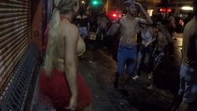 mirella mansur aprontando e fazendo far putaria na rua augusta no carnaval de rua de sao paulo - ed junior - carolina carioca - binho ted