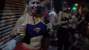 mirella mansur aprontando e fazendo far putaria na rua augusta no carnaval de rua de sao paulo - ed junior - carolina carioca - binho ted