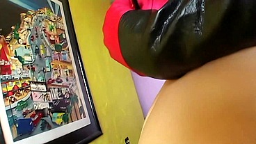 Kelly Wells Takes Double Anal Gangbang from Five Guys