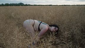 Cutesy Farmgirl Fucks Herself on a Walk
