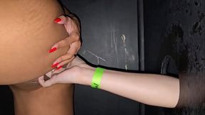 Amo dar prazer aos desconhecidos no gloryhole
