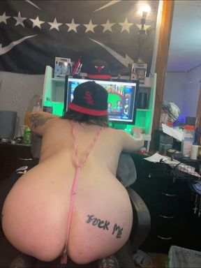 Real Amateur PAWG Finger Fucked While on Computer