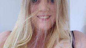 Julie Bliss - Giantess and Boob Crush