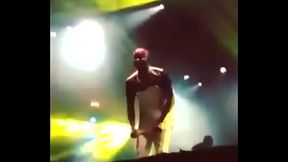 Caraca, Muleke: Cantor Thiaguinho ficou excitado em show