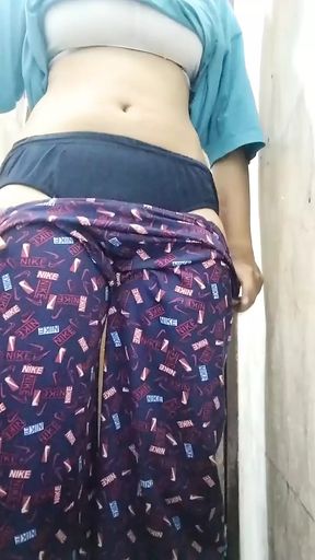 Jan bhen ki gaand m lund daalne k liye bathroom m dekha