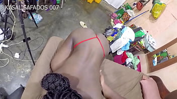 AFRICANA PUTA CHUPOU O PAU PRETO E EMPLOROU PARA SER PENETRADA PART 1 (FULL VIDEO)