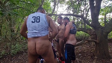 TREPANDO COM VARIOS MACHOS NAS TRILHAS DO ENG GOULART