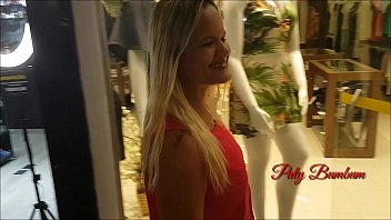 Paty Bumbum a procura de Macho Dotado no Shopping !!! Sera que encontrei ?