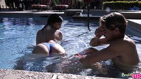 Stunning busty brunette Savannah Sixx stands on knees to give titjob