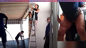 hotwife exibicionista deu mole pro pedreiro