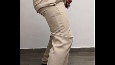 Maestro caliente avienta un buen chorro de leche