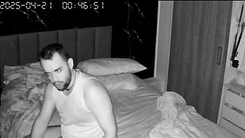 C&acirc_mera escondida mostra caras fazendo boquete no alojamento, um meia nove bem safado.