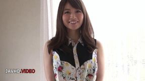 Dreamy Asian babe offers steamy blowjob prior to hot fucking session