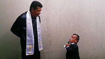 Casamento e lua de mel de Paty Bumbum com o anão mais famoso do Brasil zezinho teves