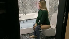 My bum released big brown brownies, and loud splashes could be heard MP4 HD 720p