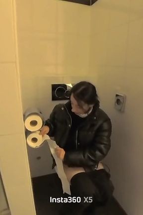 Rough Sex with an Italian Pizza Delivery Teen for Money at the Hotel. She&#039;s Little and Pretty Big Tits and a Big Ass.