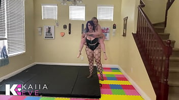 Strong &amp_ Thick Goddess Nyx Lifts &amp_ Carries Petite &amp_ Curvy Kaiia Who Tries to Lift Back