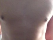Hombre tatuado obtuvo una gran descarga de semen con su gran verga. Orgasmo masculino mexicano.
