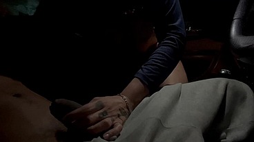 Aline Tavares O tesão foi tanto que transamos com os casais na Lagoa do Taquaral Campinas. O novinho dotado me fodeu gostoso e me deu um banho de porra mais a nossa bela mijada no final