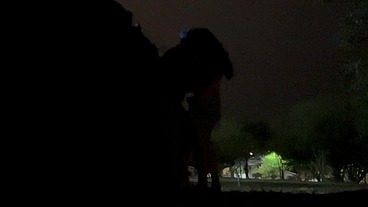 Aline Tavares O tesão foi tanto que transamos com os casais na Lagoa do Taquaral Campinas. O novinho dotado me fodeu gostoso e me deu um banho de porra mais a nossa bela mijada no final