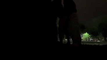 Aline Tavares O tesão foi tanto que transamos com os casais na Lagoa do Taquaral Campinas. O novinho dotado me fodeu gostoso e me deu um banho de porra mais a nossa bela mijada no final