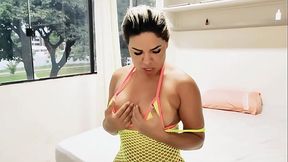 Meu enteado me flagrou fazendo v&iacute_deo para plataforma adulta, acabei dando meu cuzinho pra ele foder e encher de porra. Luna Oliveira e Vagninho